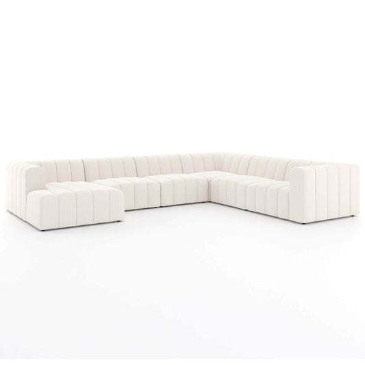 Sofa narozna o klasycznym wykonczeniu z agodnym konturem w odcieniu bieli